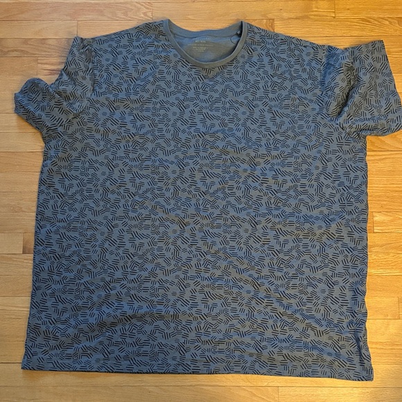 Geometric Pattern charcoal Men's Tee - Picture 1 of 3